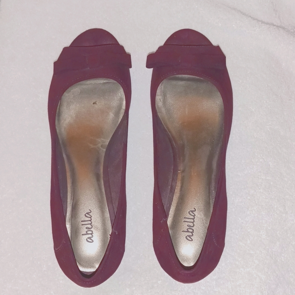 Abella Plum peep toe low wedge 9.5 with bow detail